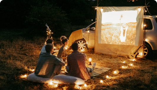 Alles, was du brauchst, um einen fantastischen Filmabend im Freien zu veranstalten