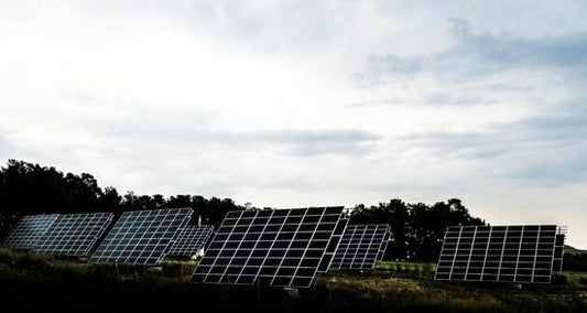 Prickelnde Sonne: Expertenleitfaden für Solaranlagen reinigen