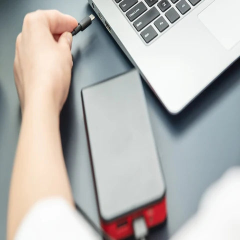 Möglichkeiten und Ratschläge zum Aufladen Ihres Laptops ohne Ladegerät