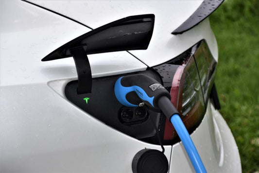 So Laden Sie LiFePO4-Batterie Auf: Umfassende Anleitung